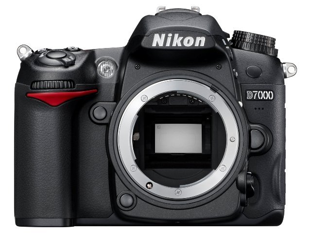 pркальный фотоаппарат Nikon D7000