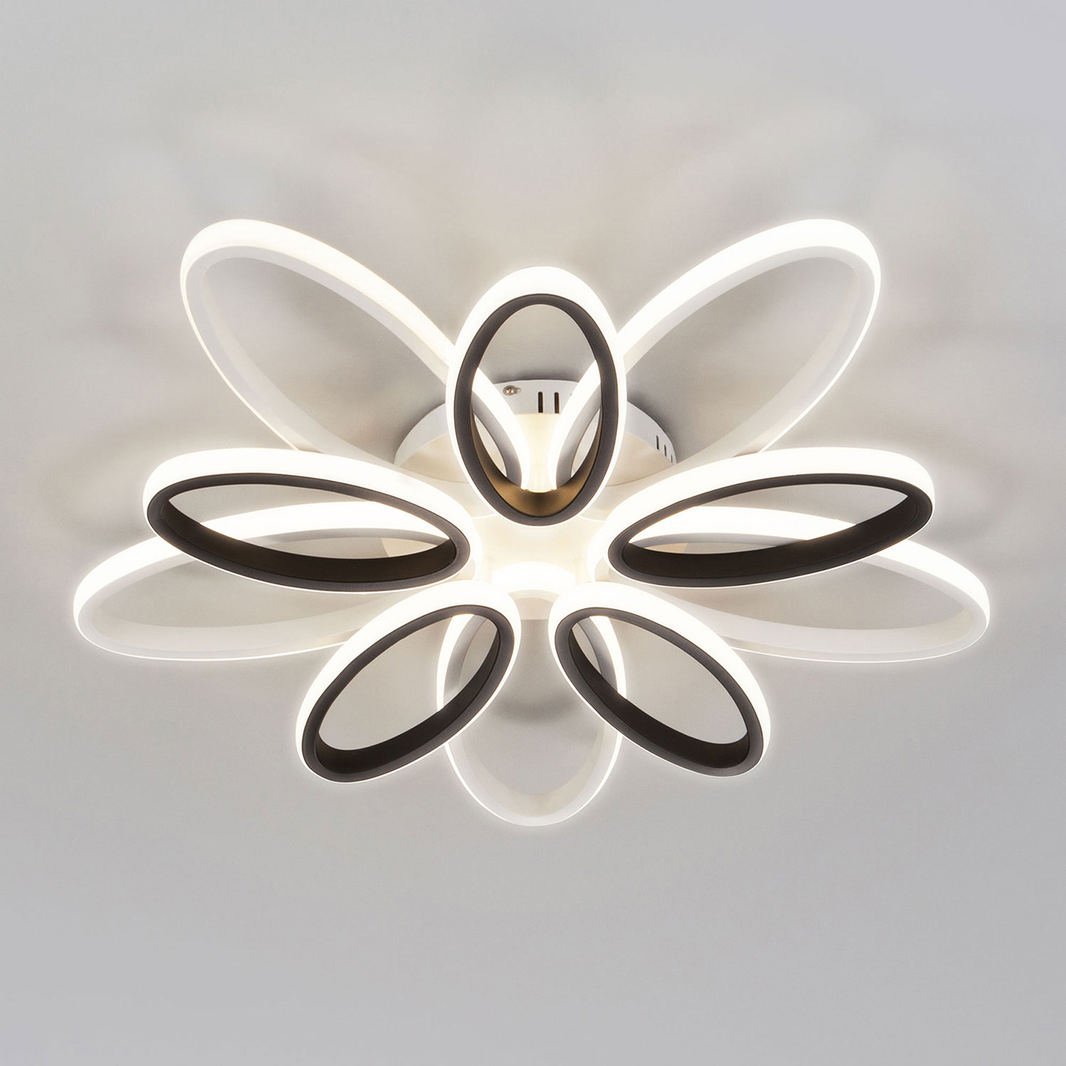 Потолочный светильник Евросвет Blade 90137/10 белый/чёрный 110W
Потолочный светильник Евросвет Blade 90137/10 белый/чёрный 110W