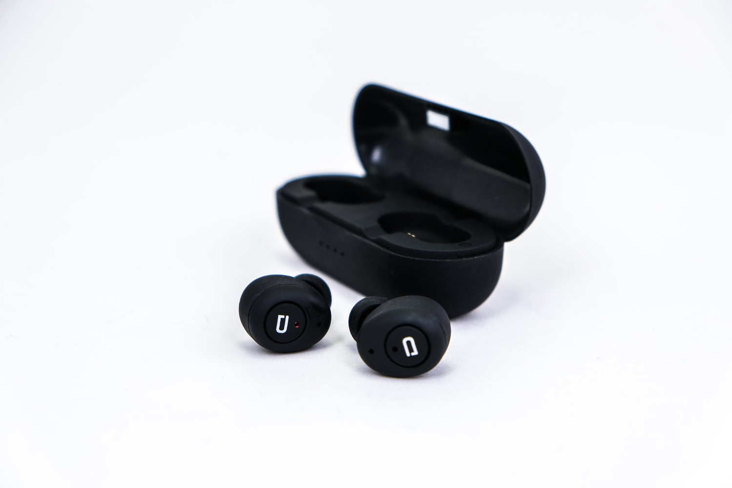 Наушники Denn TWS006
Наушники Denn TWS006