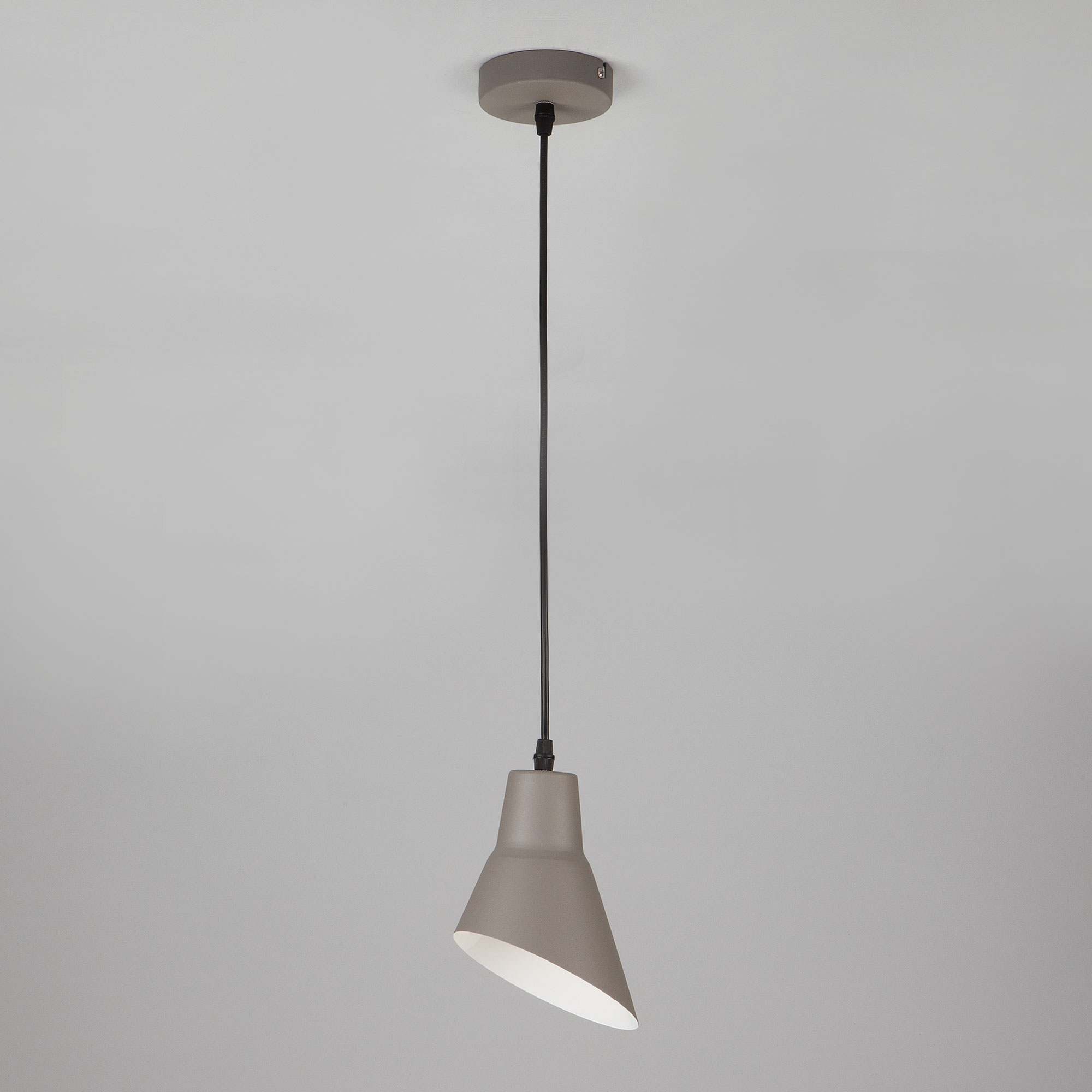 Люстра Евросвет 50069/1 серый
Люстра Евросвет 50069/1 серый