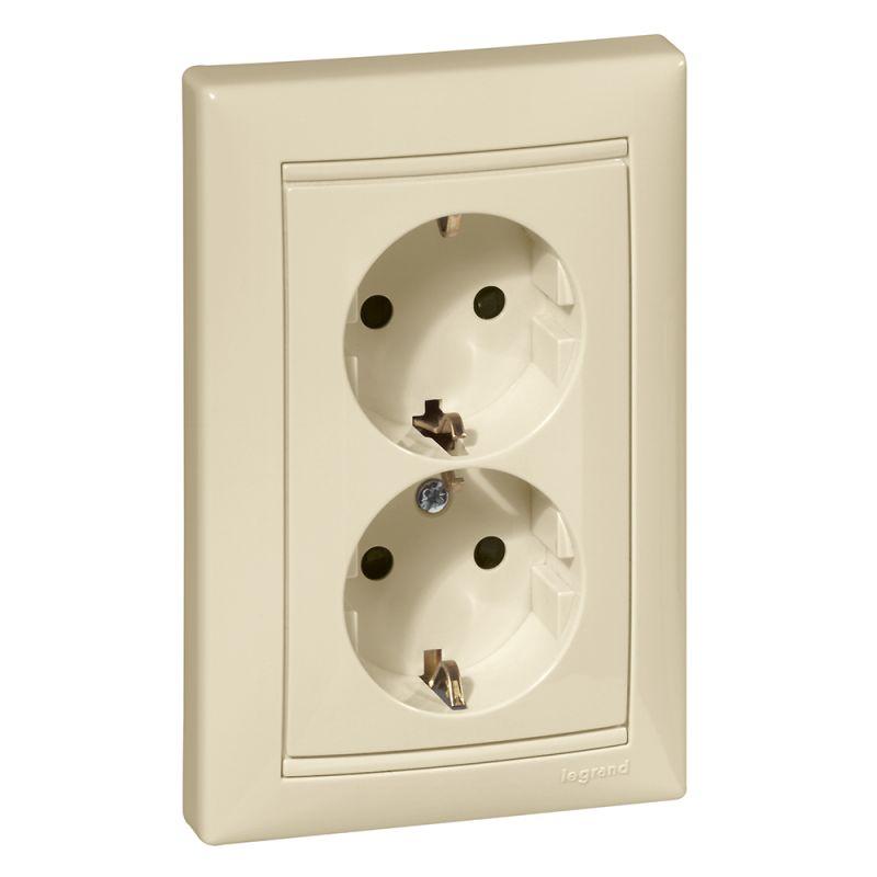 Розетка 2-м СП Valena защ. шторки в сборе с заземл. сл. кость Leg 774371
Розетка 2-м СП Valena защ. шторки в сборе с заземл. сл. кость Leg 774371