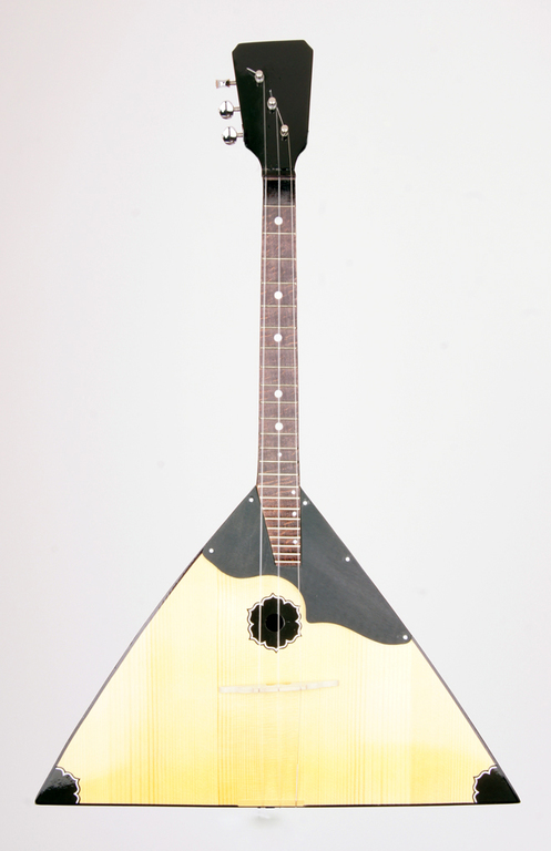 Балалайка Doff F202 прима 3-струнная 3-й категории
Балалайка Doff F202 прима 3-струнная 3-й категории