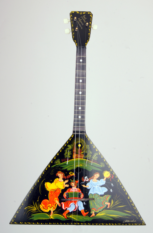 Балалайка Doff F201 3-струнная расписная сувенирная
Балалайка Doff F201 3-струнная расписная сувенирная