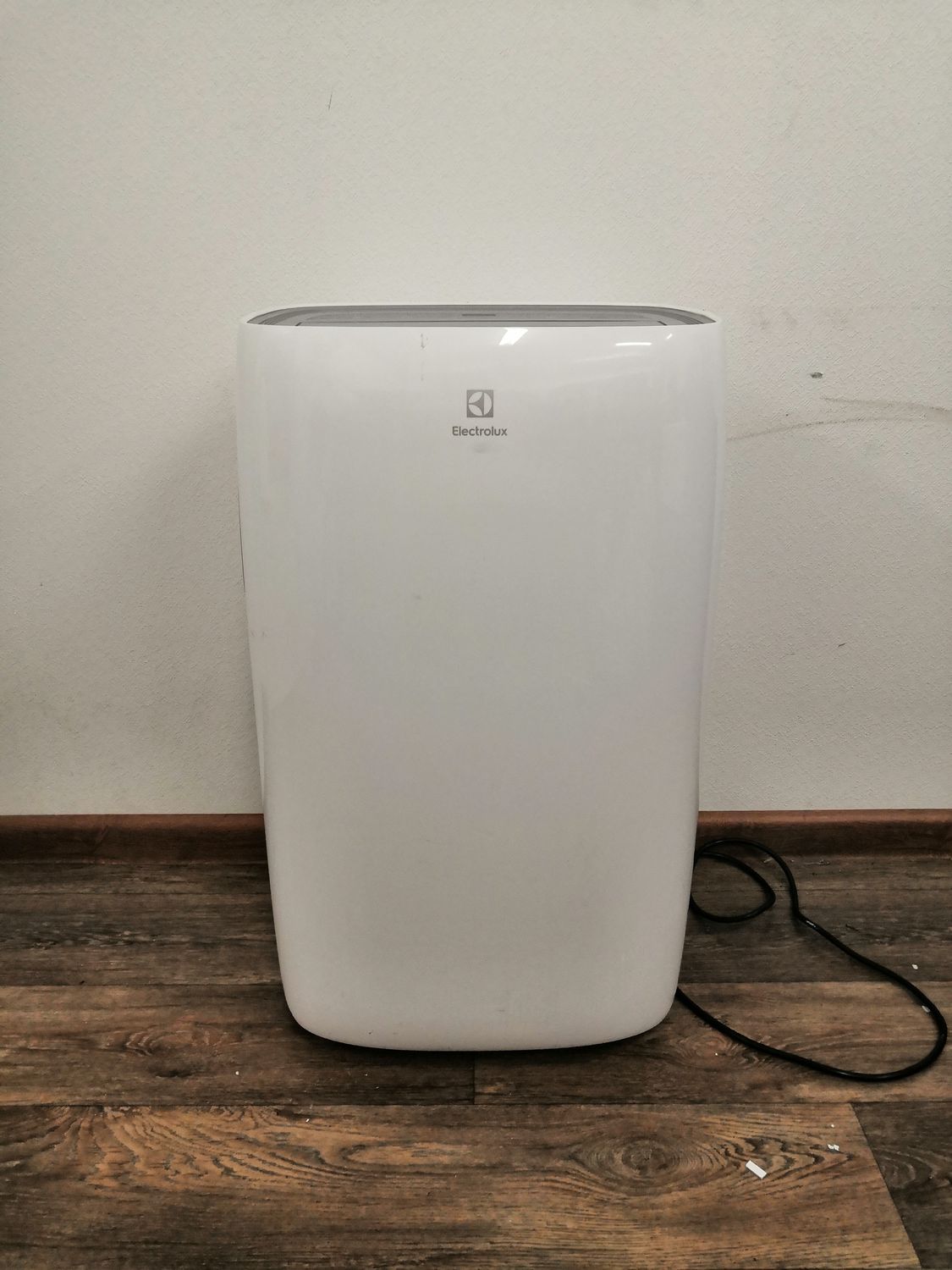 Кондиционер мобильный Electrolux EACM-15 CL/N3 уцененный
Кондиционер мобильный Electrolux EACM-15 CL/N3 уцененный