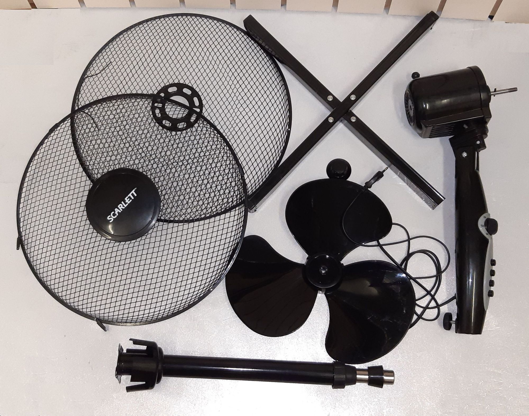 Вентилятор напольный Scarlett SC-375 уценённый
Вентилятор напольный Scarlett SC-375 уценённый