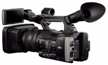 Видеокамера Sony FDR-AX1E - фото 1
