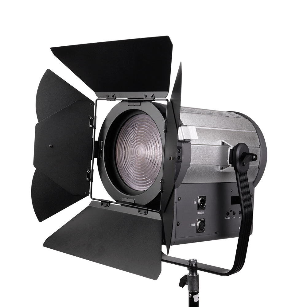 Осветитель студийный GreenBean Fresnel 300 LED X3 DMX цена и фото