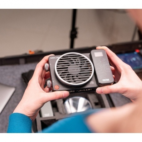 Осветитель MOLUS X100RGB COB Light - фото 18