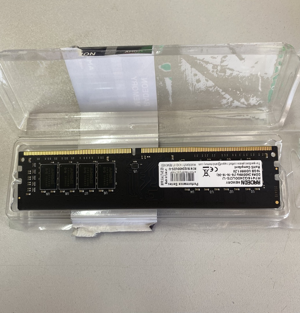 Память оперативная DDR4 AMD R7 Performance Series Black 16GB (R7416G2400U2S-U) отличное состояние; - фото 2