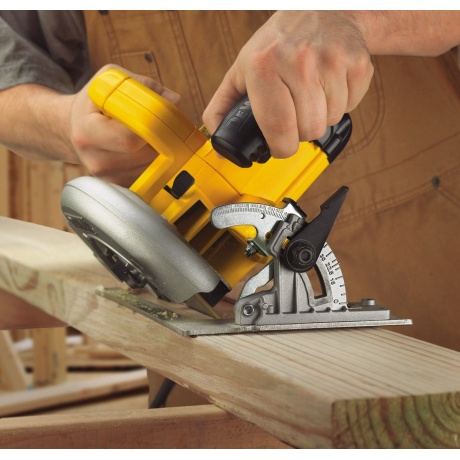 Пила дисковая DeWalt DWE575K - фото 2