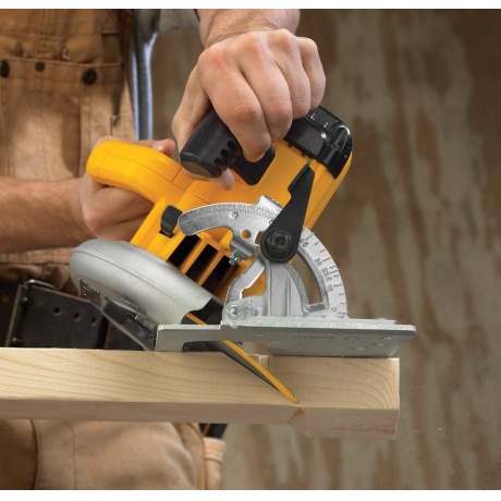 Пила дисковая DeWalt DWE575K - фото 6