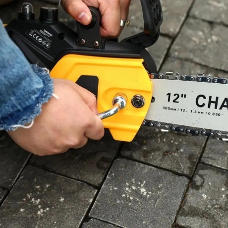 Пила цепная аккумуляторная бесщеточная в кейсе DEKO DKCHS 20, 12", 20В, 2x5.0Ач, з/у - фото 4