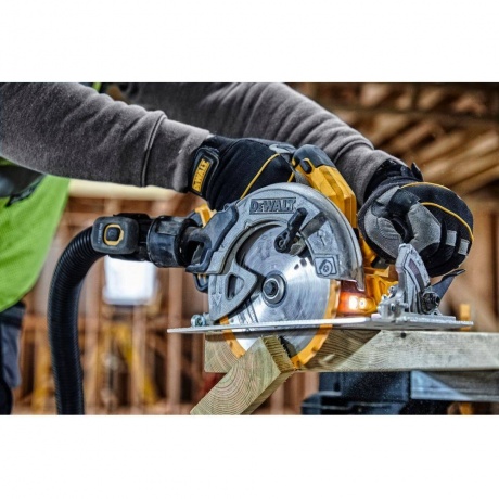 Дисковая (циркулярная) пила DeWalt DCS570P2-QW - фото 6