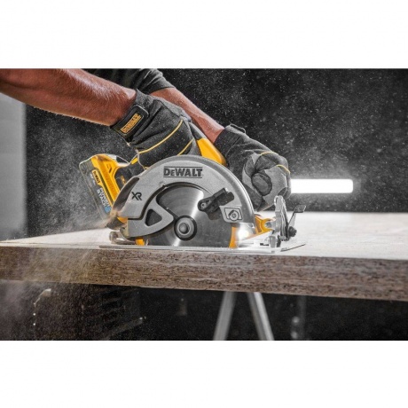Дисковая (циркулярная) пила DeWalt DCS570P2-QW - фото 8