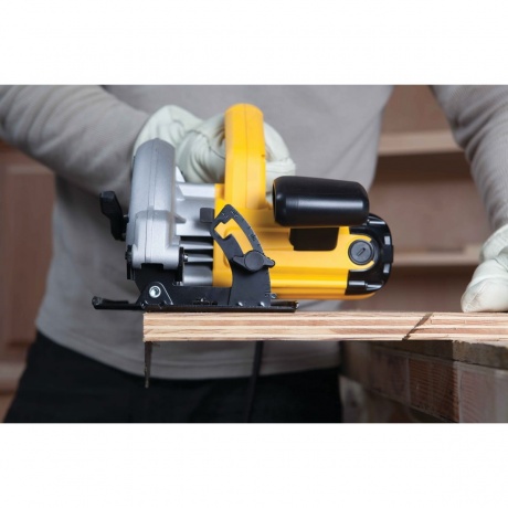 Пила дисковая DeWalt DWE560 - фото 13