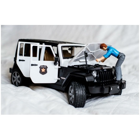 Машинка Bruder Внедорожник Jeep Wrangler Unlimited Rubicon Полиция с фигуркой - фото 10