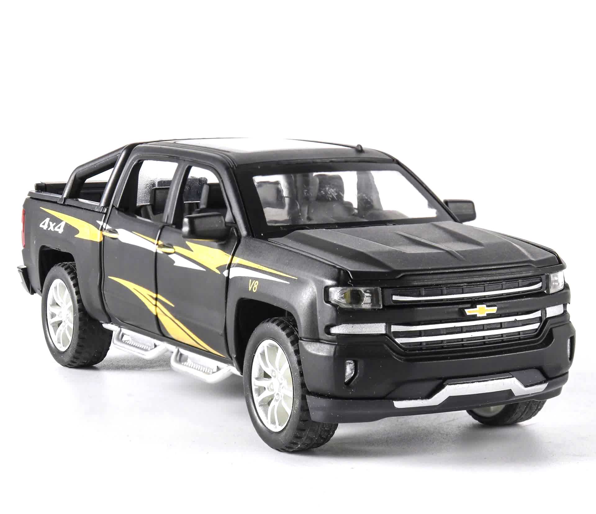 Модель машины Chevrolet Silverado V8 1:32 инерционная арт.CZ32043/71364 модель машины mclaren 720s 1 32 инерционная арт 1901 7 71369