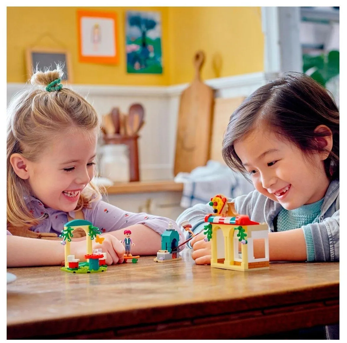 Конструктор LEGO Friends "Пиццерия Хартлейк Сити" 41705 - фото 10