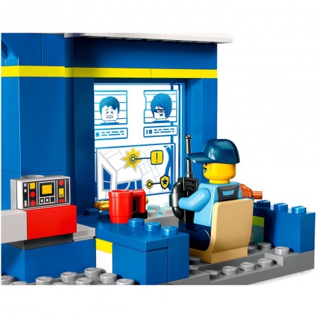 LEGO City Полицейский участок Чейз 60370 - фото 6