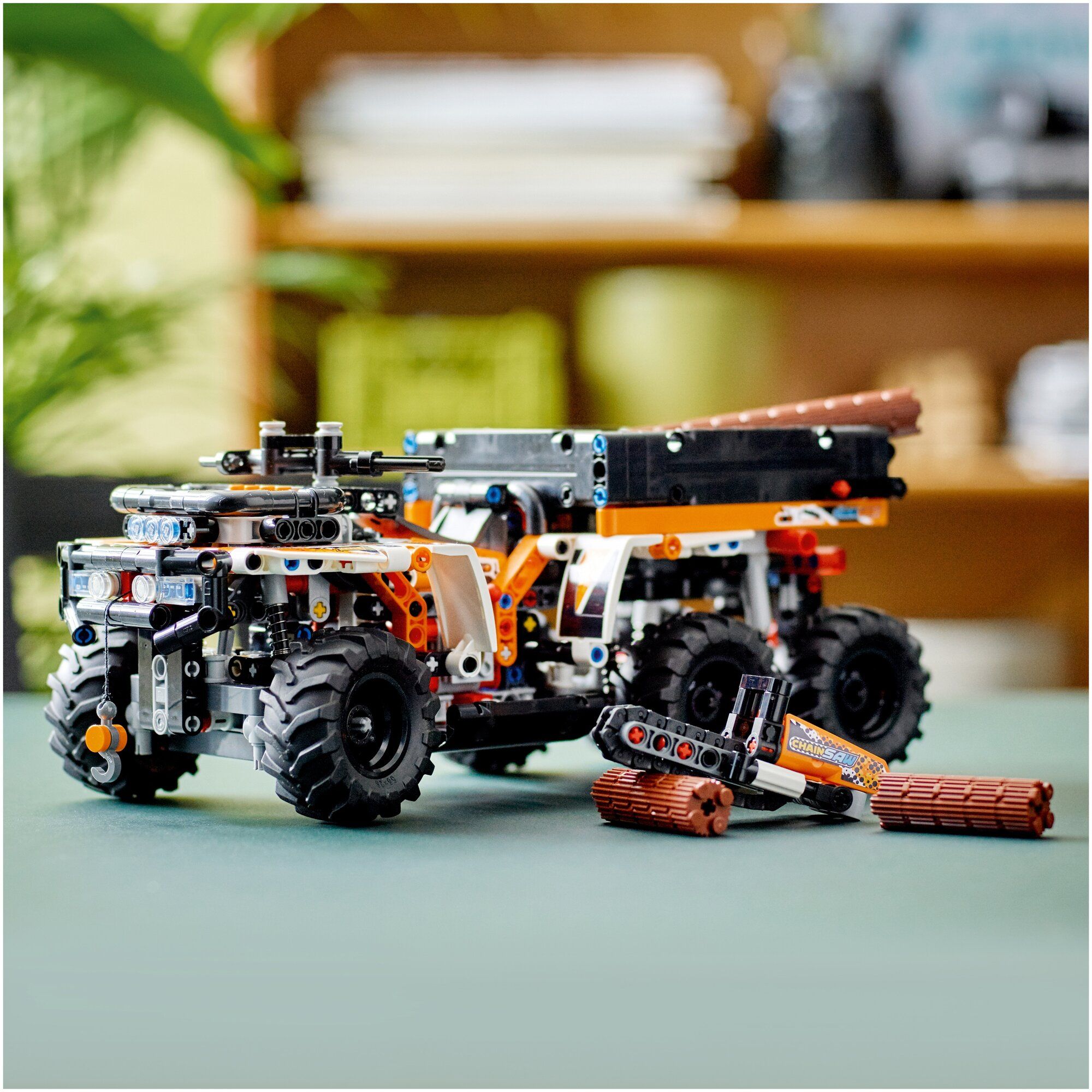 Конструктор LEGO Technic Внедорожный грузовик 42139 - фото 12