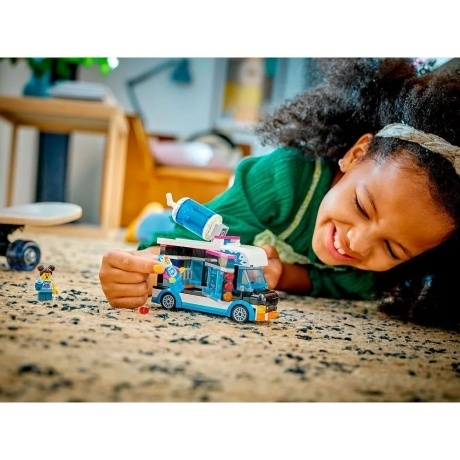 Конструктор Lego City Фургон для шейков Пингвин (60384) - фото 15