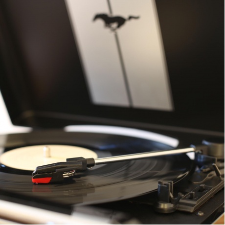 Проигрыватель виниловых дисков ION Mustang LP чёрный - фото 3