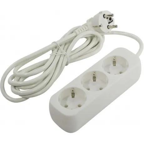 Удлинитель Defender E330 с заземлением 3.0 м 3 розетки (пакет)