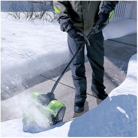 Снегоуборщик электрический Greenworks 2602607UB - фото 10