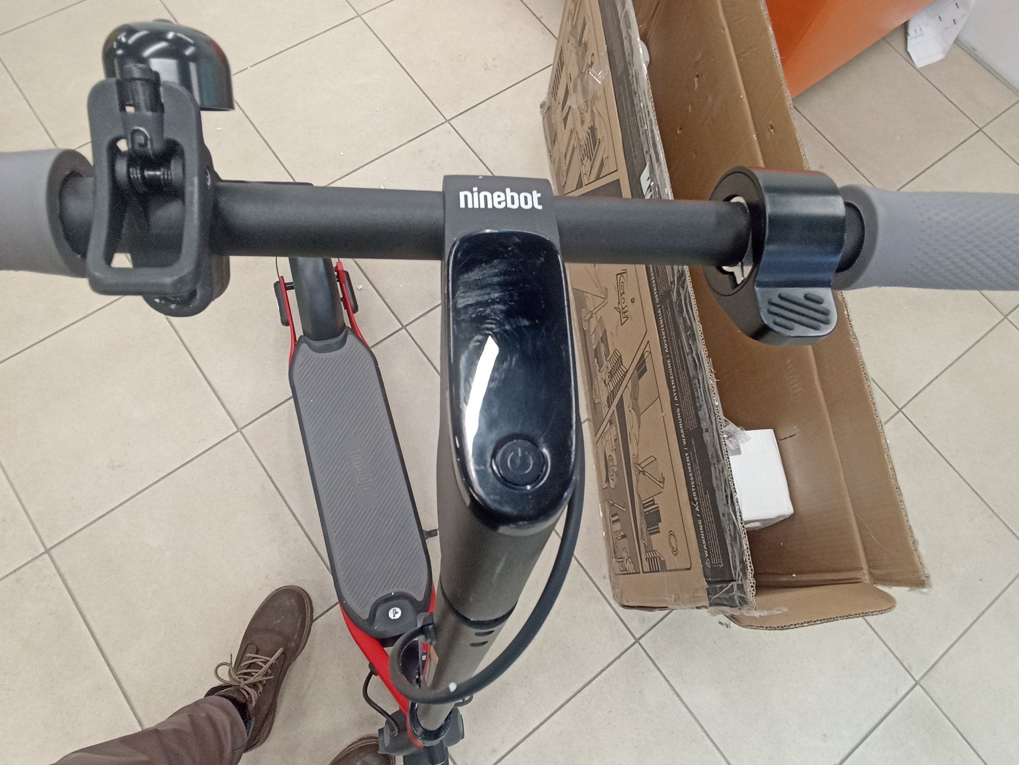 Электросамокат Ninebot KickScooter D18U, до 100 кг, черный отличное состояние - фото 5