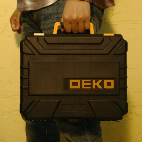 Аккумуляторная отвертка DEKO DKS4FU-Li в кейсе  + набор инструментов 112 предметов - фото 5