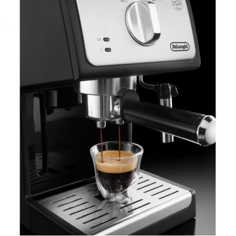 Кофеварка эспрессо DeLonghi ECP33.21.BK черная - фото 3