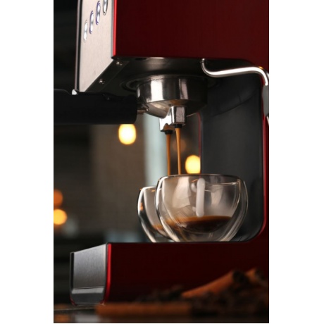 Кофеварка эспрессо Polaris PCM 1516E Adore Crema 850Вт красный - фото 2