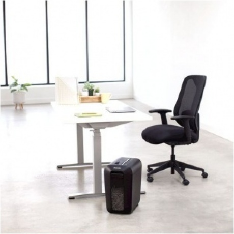 Шредер Fellowes PowerShred LX65 FS-44007(01), черный {DIN P-4,  4х37мм, 8 лст., 17 лтр.,  уничт.: скрепки,скобы,карты} - фото 4