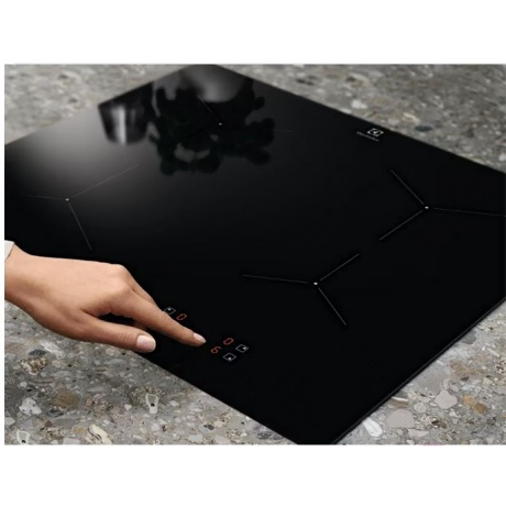 Индукционная варочная панель Electrolux LIL61424C черная - фото 3