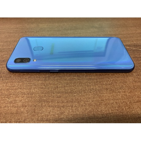 Смартфон Samsung Galaxy A40 64GB (2019) A405F Blue состояние хорошее - фото 3